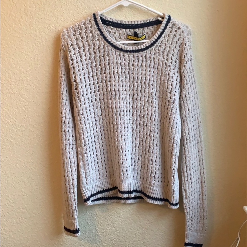 Pullover sweater
